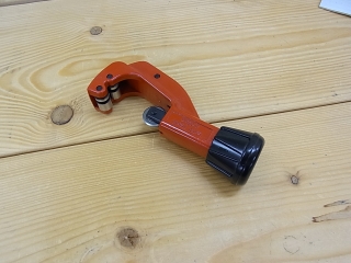 �p�C�v�J�b�^�[